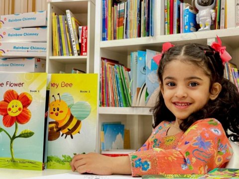 Üç yaşlı qız dünyanın ən gənc yazıçısı oldu