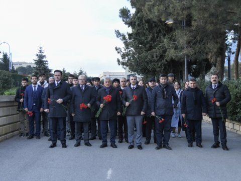BMU kollektivi Şəhidlər xiyabanını ziyarət edib
