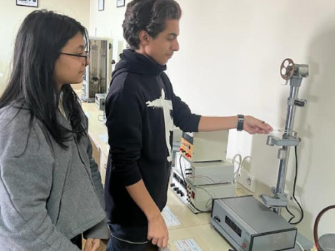 Şagirdlər AzMİU-nun laboratoriyalarında tədqiqata cəlb olunublar 