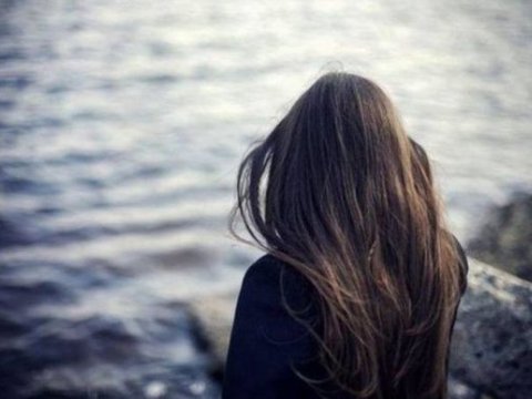 17 yaşlı qız itkin düşüb