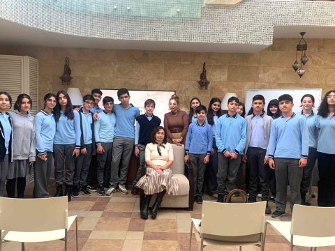 Məktəblilər “Ədibin Evi”ndə müzakirəyə qatılıblar