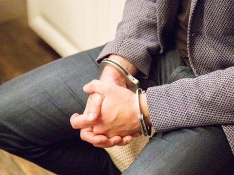 “Zavuç”u direktor təyin edəcəyini demişdi, həbs edildi