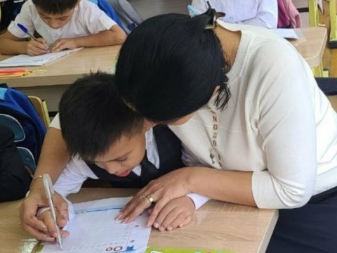 Özbəkistanda müəllimlərin statusu haqqında qanun qüvvəyə minib