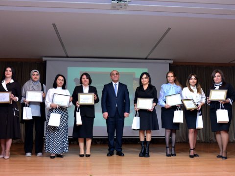 Yaradıcı müəllimlər təltif olunub