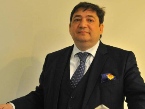 Çoxu düşünür ki, universitet xaricdədirsə, onun mənfisi ola bilməz