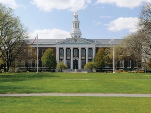 Harvard Universiteti islamofobiyada ittiham olunur