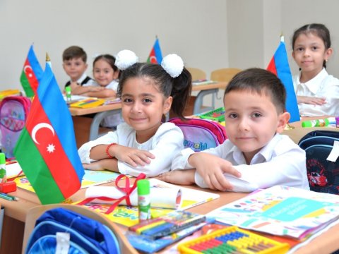Məktəblərin mikroəraziləri ilə bağlı 624 müraciət cavablandırılıb