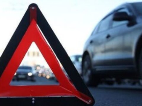 Bakıda avtomobil gənci vurub