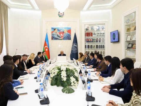 UNEC rektoru tələbələrlə tədrisin və imtahanların təşkilini müzakirə edib
