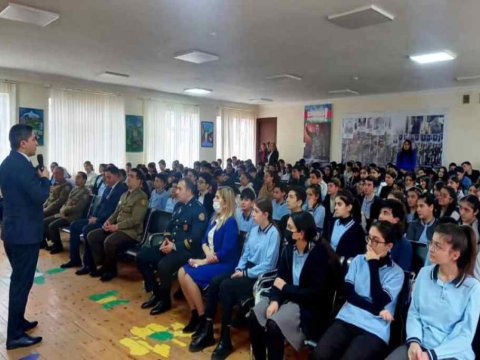 Məktəblərdə maarifləndirmə tədbirləri keçirilib