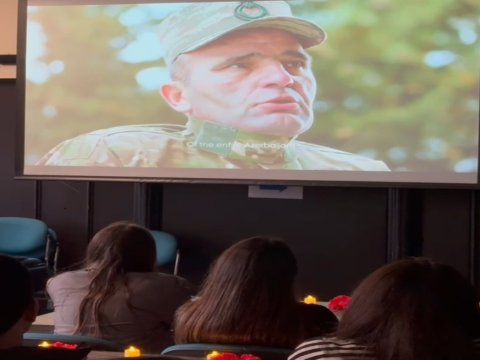 BMU məzunu Böyük Britaniyada Xocalı soyqırımı ilə bağlı tədbir keçirib