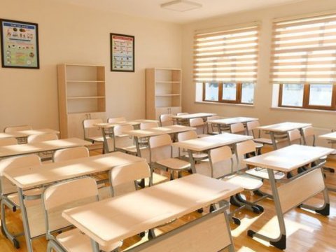 Ombudsman: Müəllimlərin bir neçə fənni tədris etməsi narazılığa səbəb olur