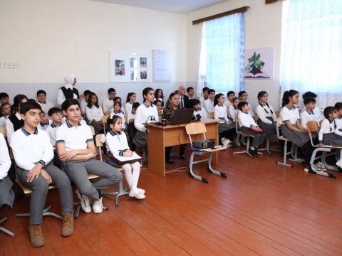 Üçqat dünya çempionu İlham Zəkiyev “Məktəbdə...” layihəsinin qonağı olub