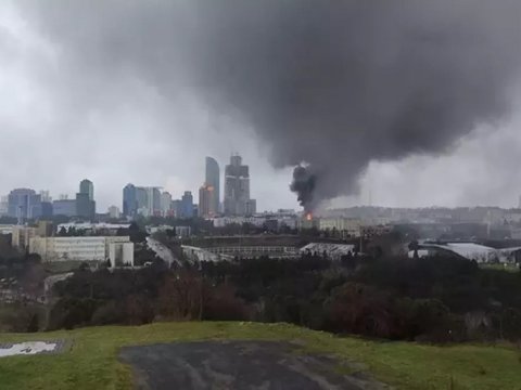 İstanbulda universitetin kampusu yanır