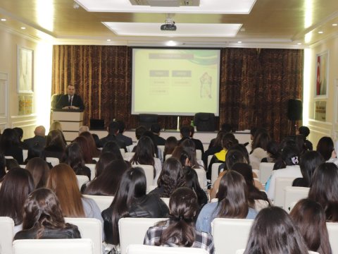 DİM-də Dövlət qulluğunun təbliği ilə bağlı tələbələrlə görüş keçirilib