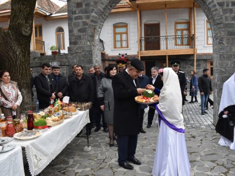 Şəhid övladı Novruz tonqalını alovlandırdı