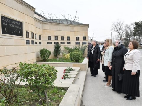 Şəhid ailə üzvü olan təhsil işçiləri ilə görüş keçirilib