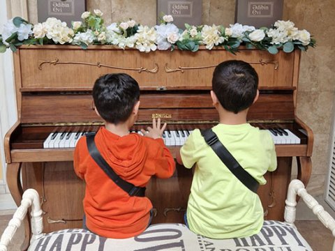 Şəhid övladları “Ədibin Evi”ndə...