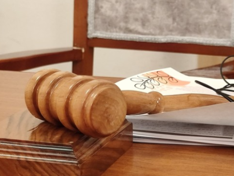 Direktorun qanunsuz əməlləri ilə bağlı cinayət işi məhkəməyə göndərilib