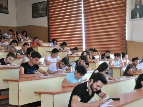 Ali məktəblərdə tədris ili: Hansı ixtisaslarda azaldıla bilər?