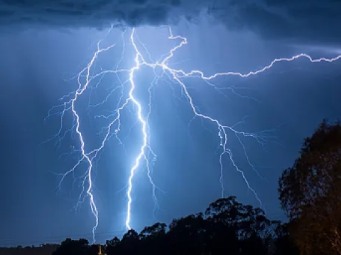 18 məktəbli futbolçunu ildırım vurub