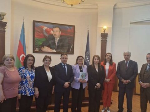 UNEC-də dərs vəsaitinin təqdimatı keçirilib