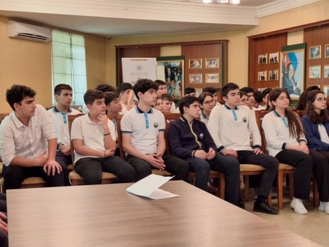 UNEC-in tələbələri akademik Zərifə Əliyeva adına liseydə olublar