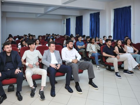 BMU məzunları ilə tələbələrin görüşü təşkil olunub