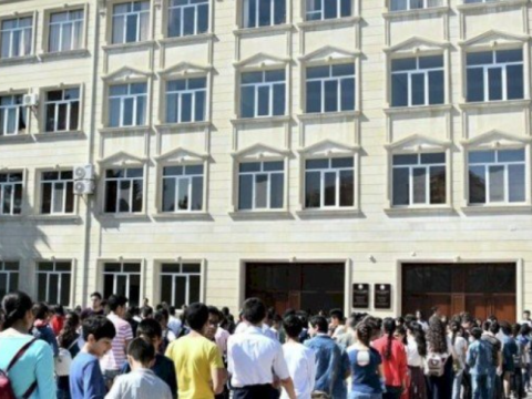 “Tələbələrə görünüşünə görə qadağa qoya bilmərik”