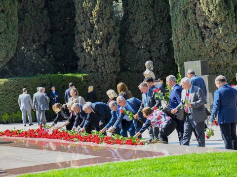 BMU-nun kollektivi Ulu Öndərin xatirəsini yad ediblər