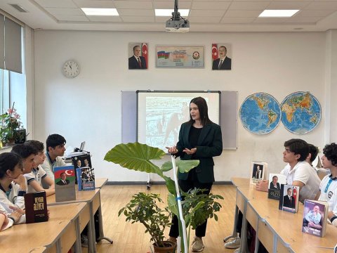 Təhsil müəssisələrində Ulu Öndərə həsr olunmuş tədbirlər