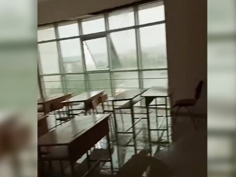  Naxçıvanda yağışdan sonra məktəbi su basdı   