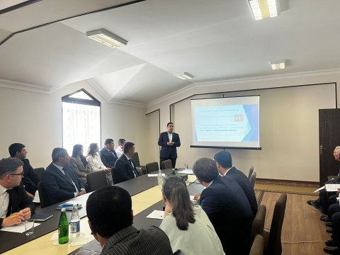      Naxçıvanda dövlət qulluqçuları üçün təlimlər keçirilir     