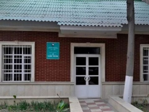 Gəncədə məktəblilər çölə atıldı