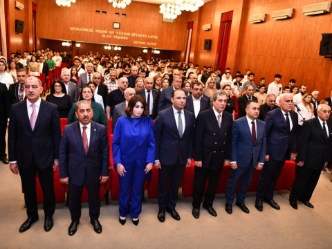 ADNSU-da “Səhnəarxası görüşlər” kitabının təqdimatı olub