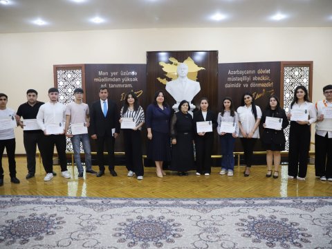 GDU-nun “Brend tələbə”ləri mükafatlandırılıb - FOTOLAR