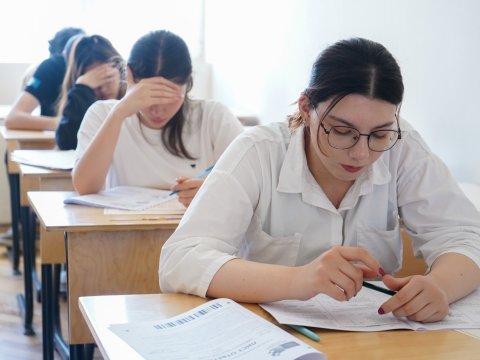 36 min abituriyent imtahan verib - YENİLƏNİB