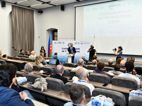 UFAZ-da Yer elmləri və ətraf mühit problemləri ilə bağlı konfrans 