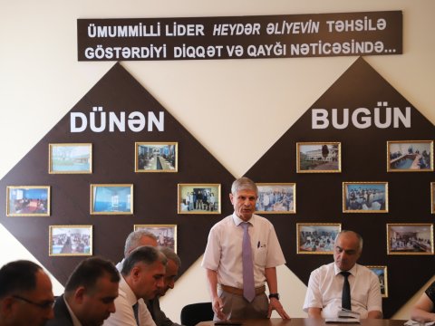 LDU-da Milli Qurtuluş Gününə həsr olunmuş Dəyirmi masa...