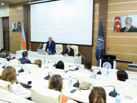 İqtisad Universitetinin ilk rektoruna həsr olunan konfrans 