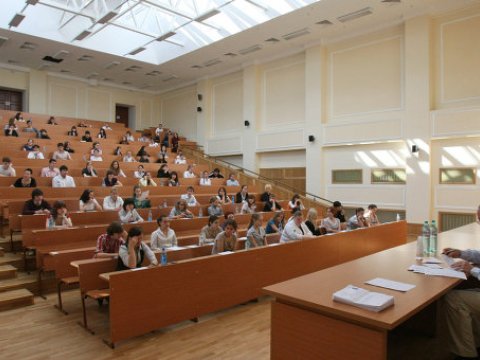 Tələbələr xaricə axın edir – “Magistraturada qiyabi təhsil olsun!”