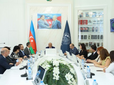 Rektor UNEC nəzdində kolleclərə yeni təyin olunmuş direktorlarla görüşüb
