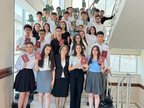 Naxçıvanda fərqlənmə attestatı ilə bitirən məzunların sayı artıb