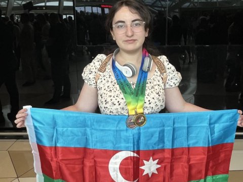 Şagirdimiz beynəlxalq olimpiadada qızıl və gümüş medal QAZANDI    