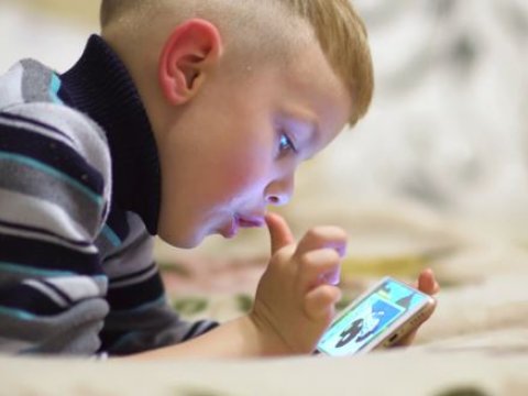 Uşaqlar nə vaxt sosial şəbəkələrdə hesab yarada bilərlər?