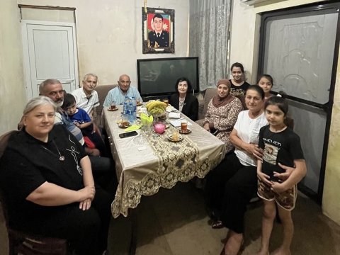 Deputatlığa bitərəf namizəd Gülşən Paşayeva şəhid ailələri ilə görüşdü