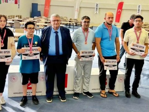 Naxçıvan şahmatçıları Bitlisdəki festivalda uğurlu çıxış ediblər