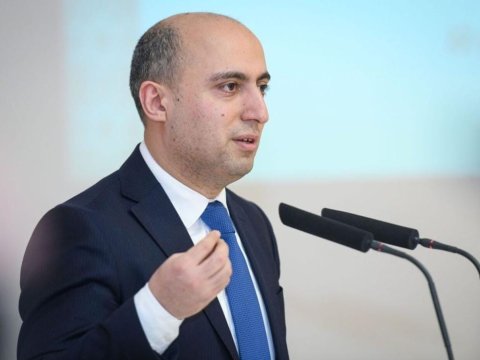 Nazir: Bəzi universitetlərin kağız formada sənəd tələb etməsi doğru deyil