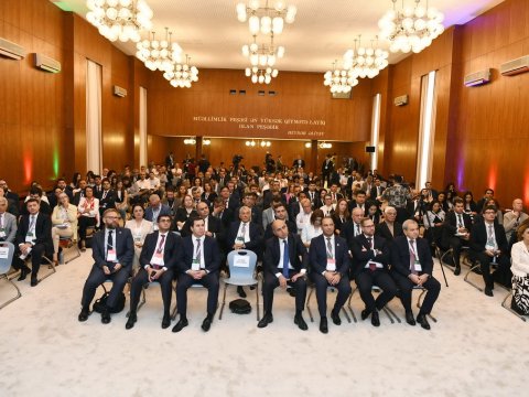 ADNSU-da forum: "Qlobal ali təhsil gündəliyində iqlim dəyişikliklərinə qarşı mübarizə"