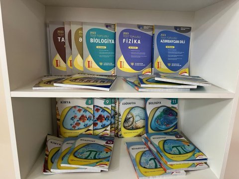 DİM Xankəndi şəhər 4 nömrəli tam orta məktəbə kitab hədiyyə etdi